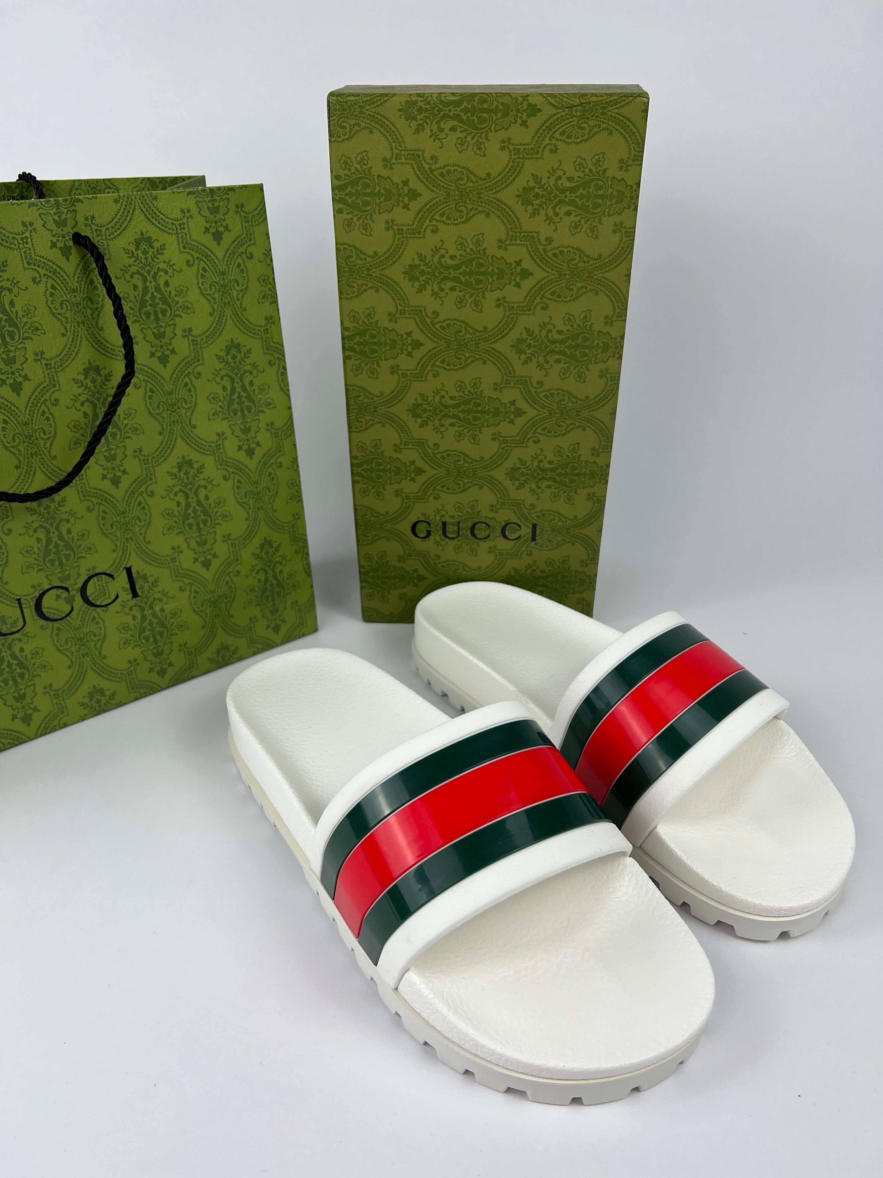 Gucci Slippers wit