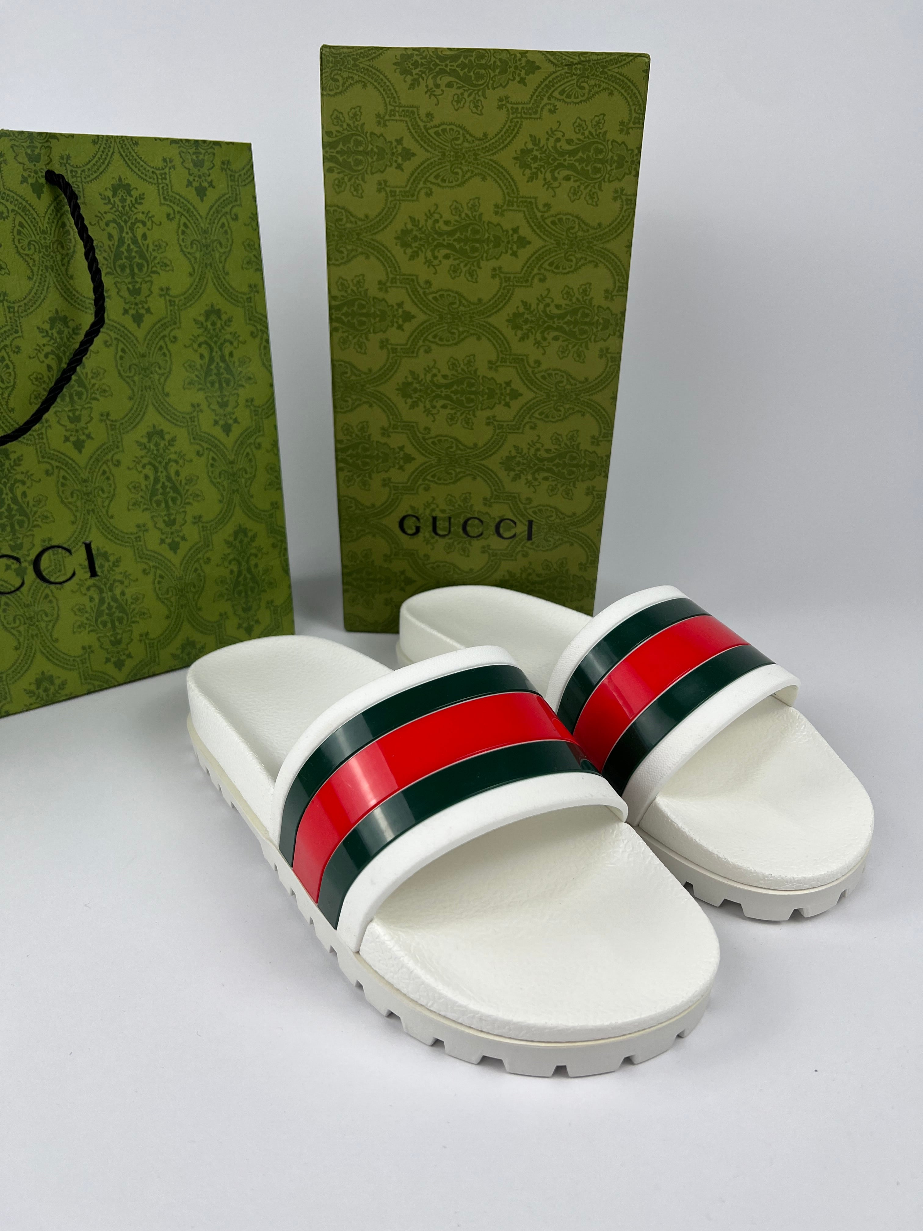 Gucci Slippers wit