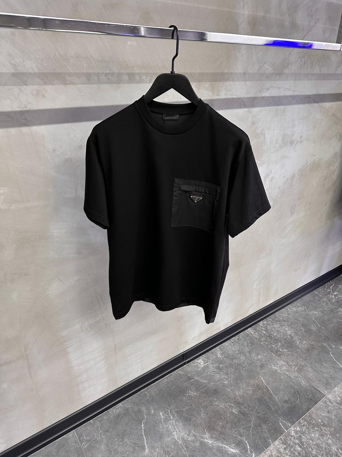 Prada T-shirt Zwart