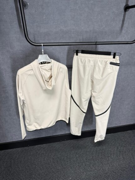 Under Armour Beige Trainingspak