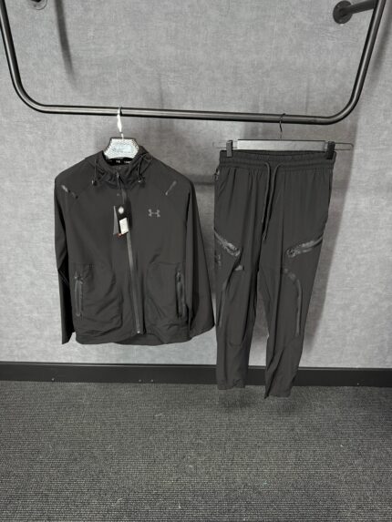 Under Armour Black on Black Trainingspak