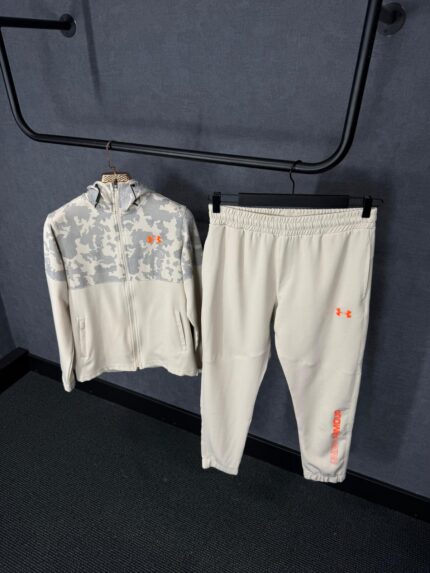 Under Armour Beige Camo Trainingspak