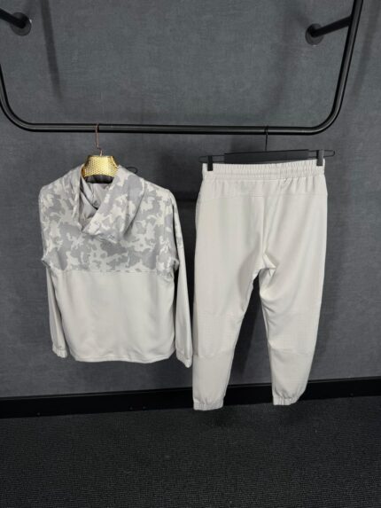 Under Armour Light Grey Camo Trainingspak