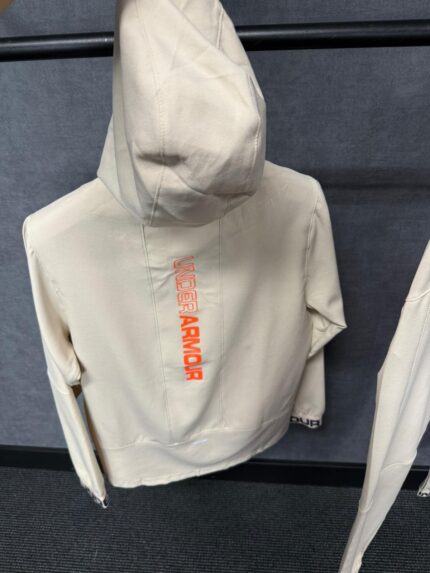 Under Armour Trainingspak Beige