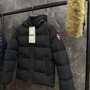 Canada goose Macmillan Black Red logo