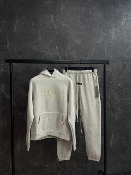 Essentials Fear of God 1977 light Grey