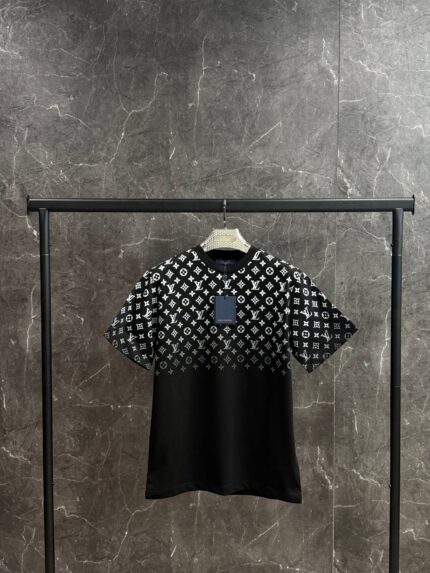 louis vuitton monogram T-shirt black