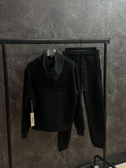 Essentials Fear of God zwart trainingspak